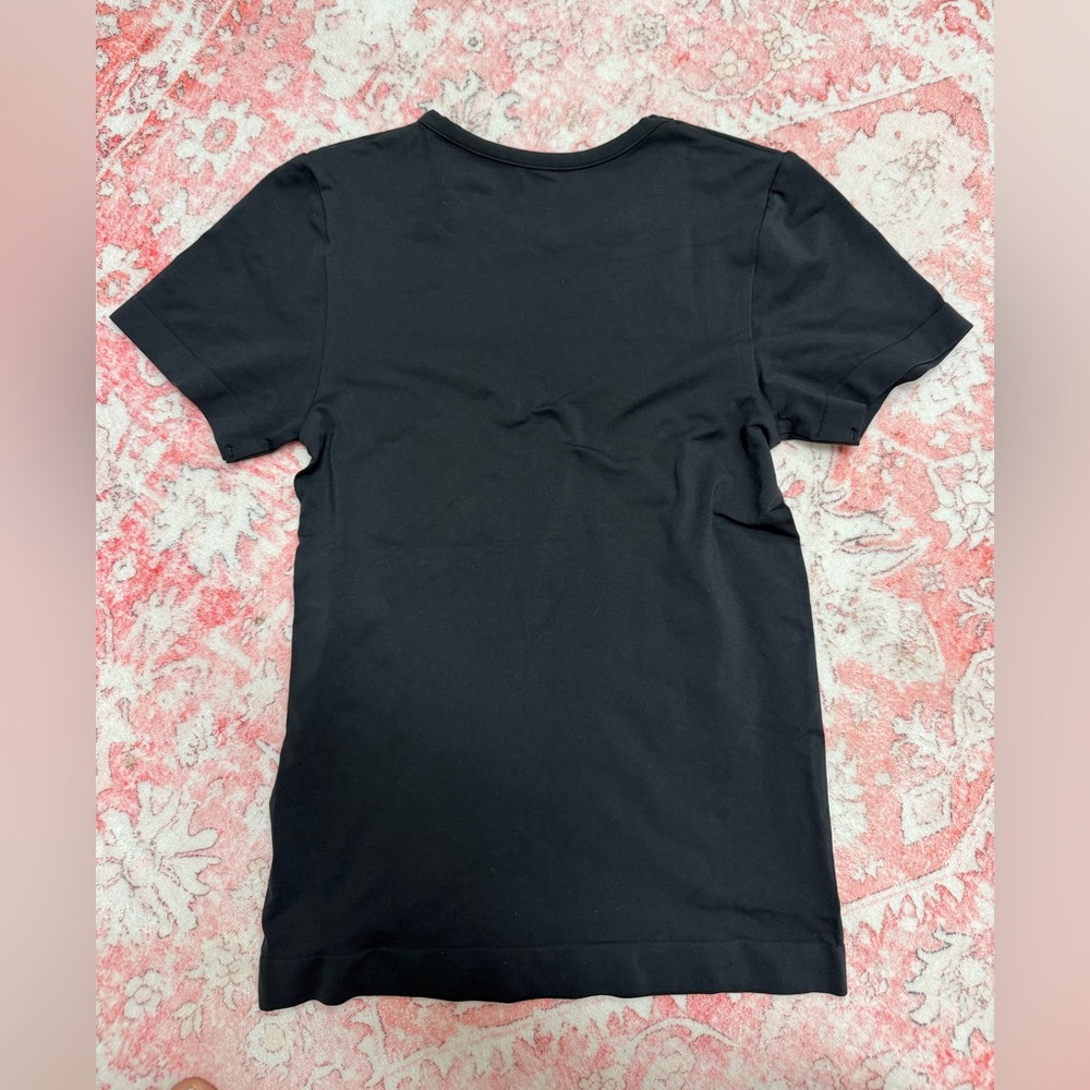 SKIMS SOFT SMOOTHING SEAMLESS
T-SHIRT small - Picture 4 of 4